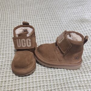 UGG Kids Chestnut Suede Hook-and-Loop Shearling Boots